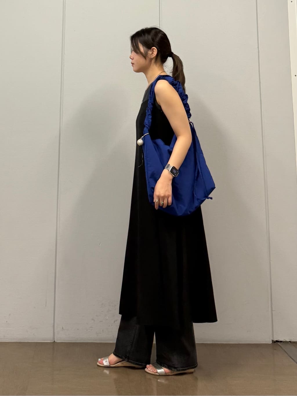 mizukiさんの「INDIVI｜【UVケア】エアリージョーゼット キャミワンピース」を使ったコーディネート
