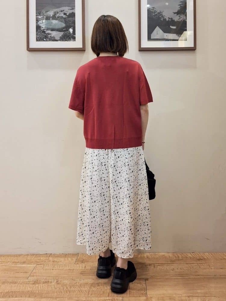 まあるさんの「SHOO･LA･RUE｜【S-LL/裏地ひんやり】スカート見えで上品に マットサテンスカーチョ」を使ったコーディネート