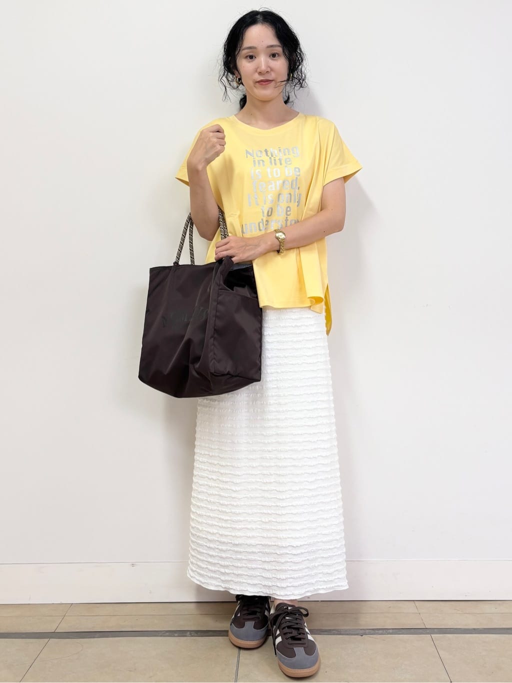 YOKOTAさんの「DRESSTERIOR｜◆箔PTドルマンスリーブロゴTシャツ」を使ったコーディネート