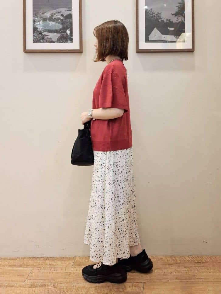 まあるさんの「SHOO･LA･RUE｜【S-LL/裏地ひんやり】スカート見えで上品に マットサテンスカーチョ」を使ったコーディネート