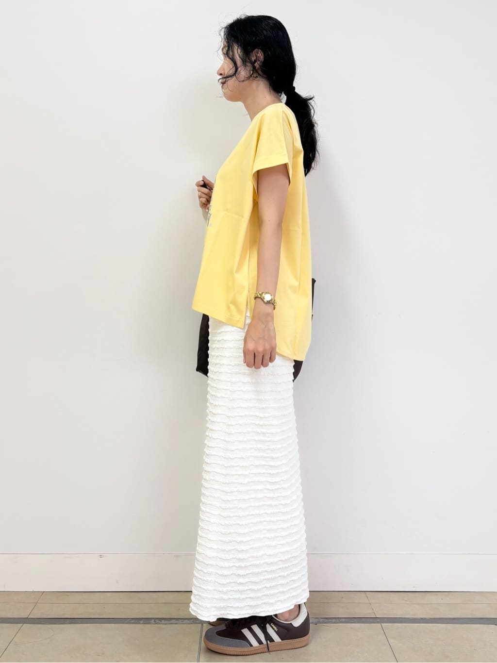YOKOTAさんの「DRESSTERIOR｜◆箔PTドルマンスリーブロゴTシャツ」を使ったコーディネート
