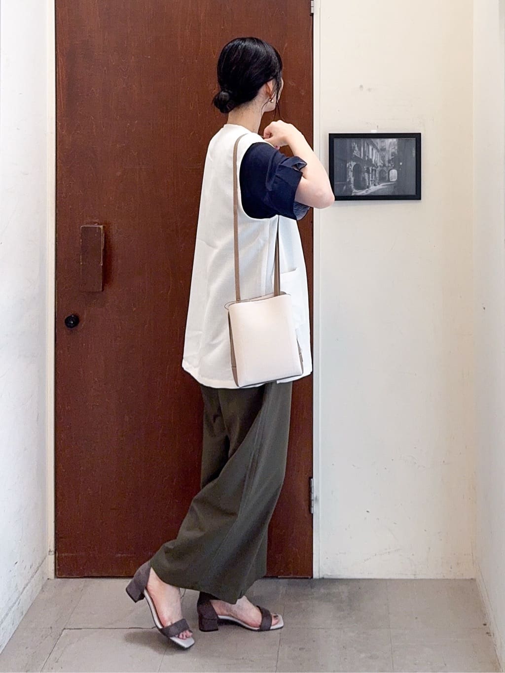 𝐇𝐢𝐫𝐨𝐦𝐢さんの「SHOO･LA･RUE｜【S-LL】夏のレイヤードコーデに さらりと着られるメッシュジレ」を使ったコーディネート