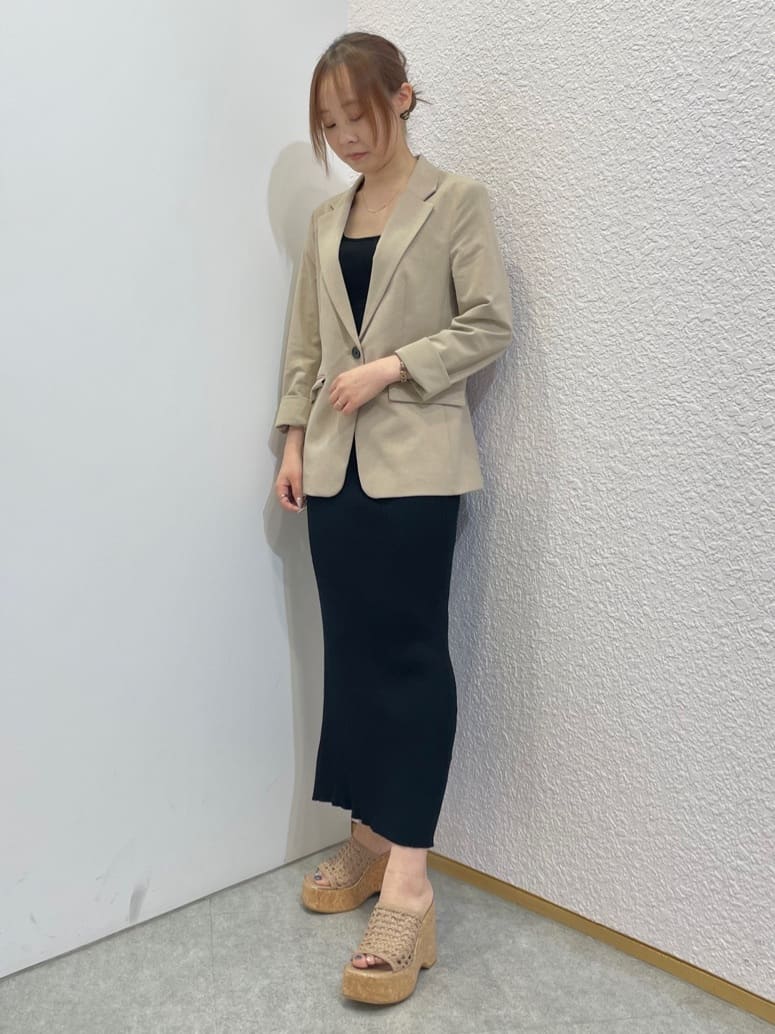azusaさんの「ESPERANZA｜マクラメ編みウェッジミュール」を使ったコーディネート
