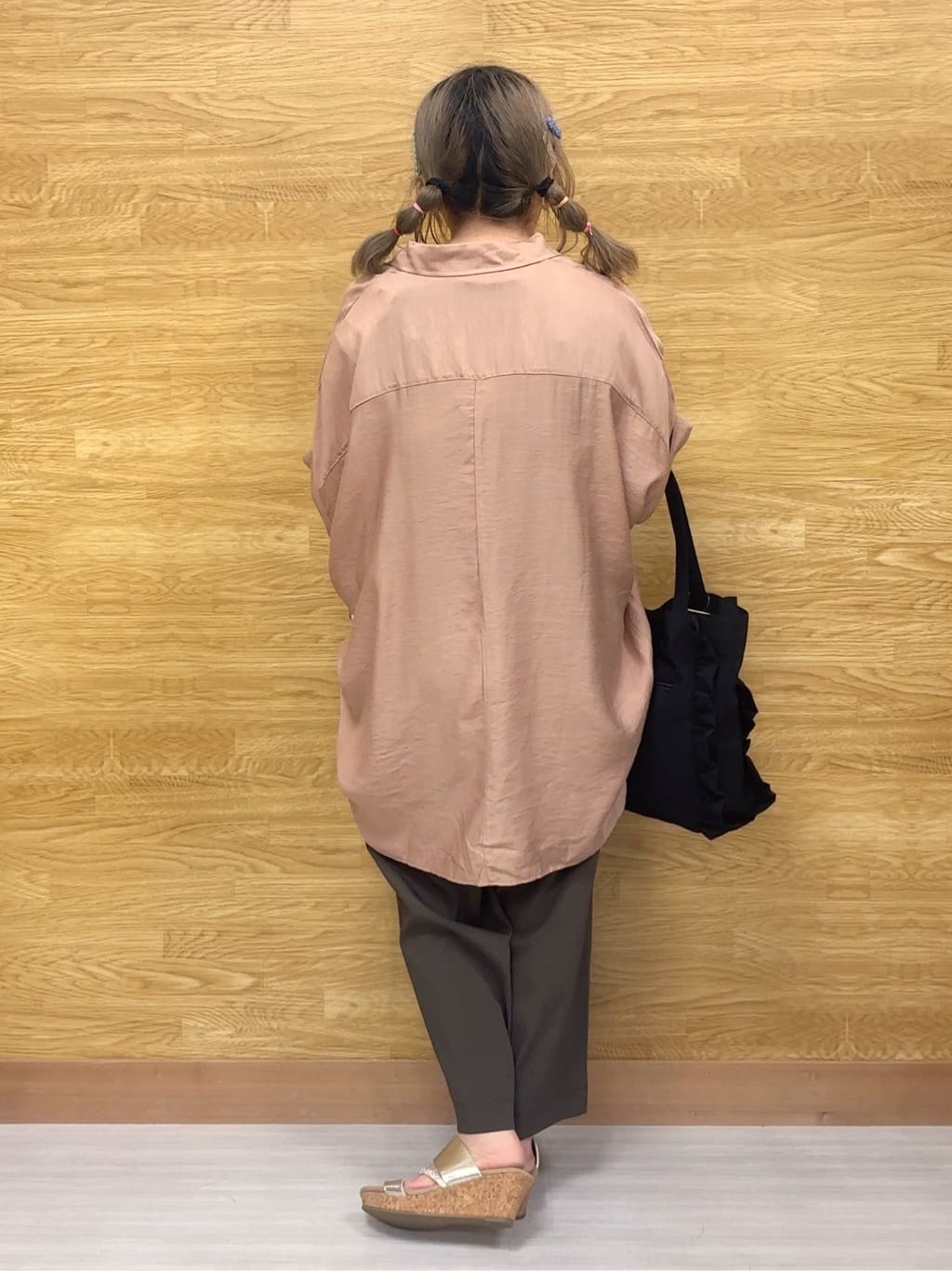 ぁむさんの「SHOO･LA･RUE｜【ひんやり】すっきりきれいに体型カバー コクーンシルエットワンピース」を使ったコーディネート