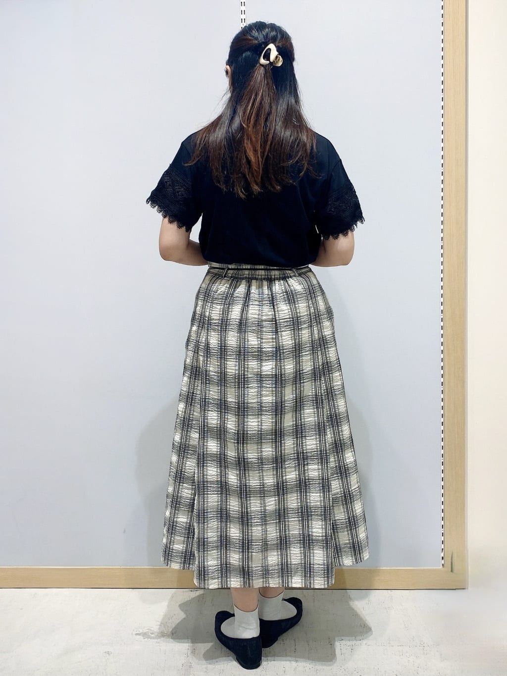 yayoiさんの「grove｜【洗える/二の腕カバー】上品なレースで叶える、きちんと見えの夏Tシャツ」を使ったコーディネート