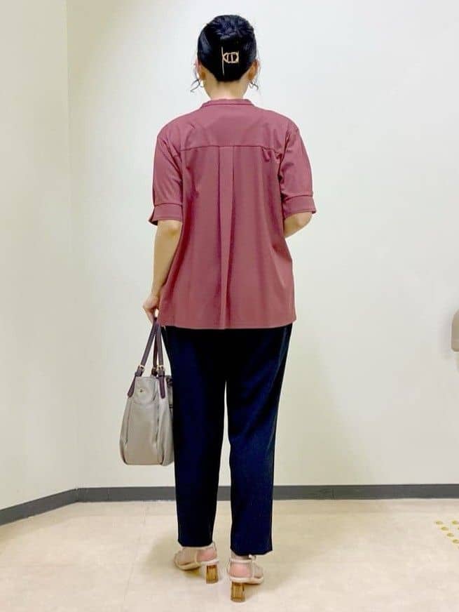  beni_gingerさんの「Reflect｜【すっきり見え！長め丈／マシンウォッシュ可】スキッパーネックジャージトップス」を使ったコーディネート