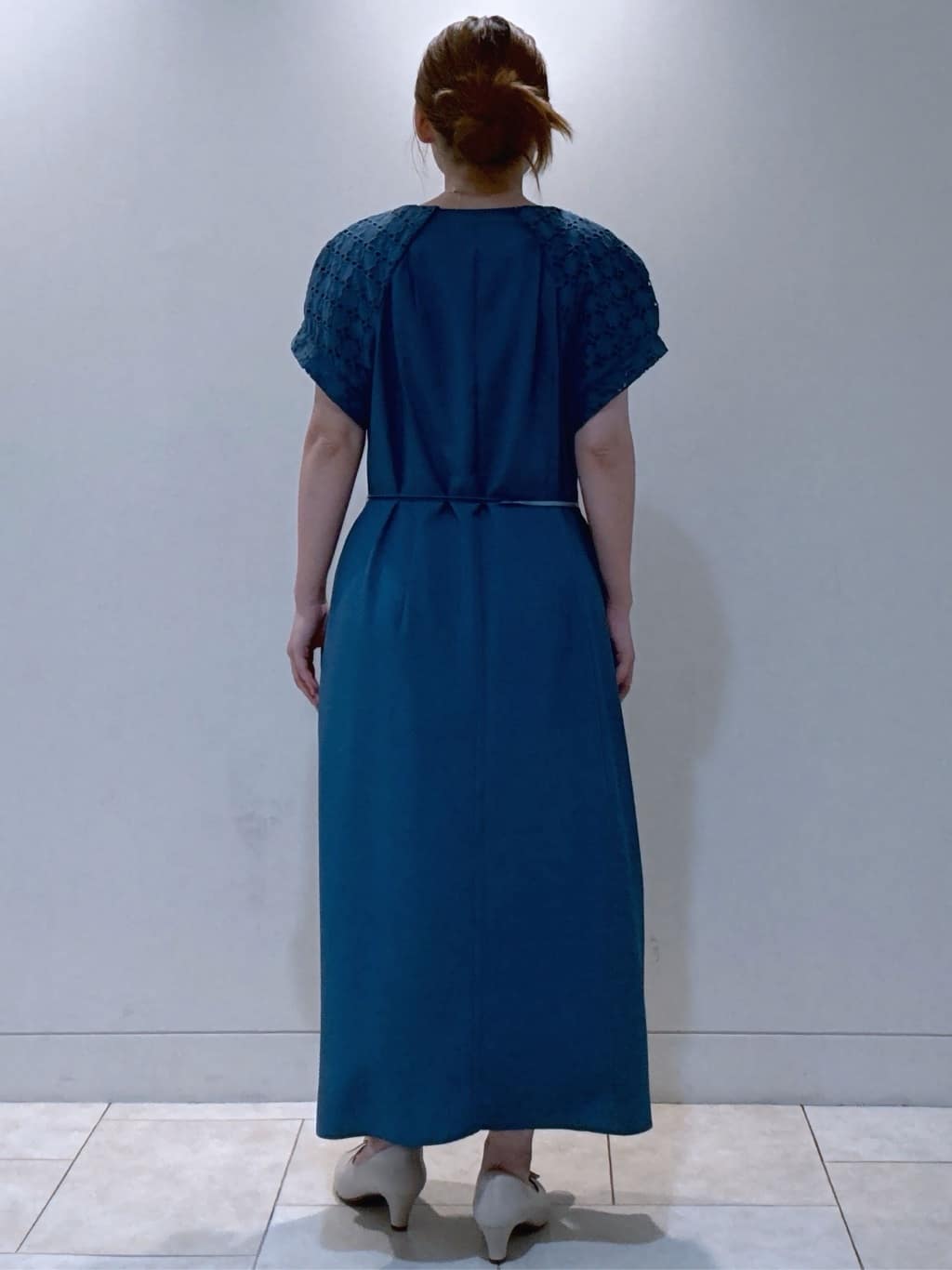 S&auml;K&iuml;さんの「Reflect｜カットワークレーススリーブワンピース」を使ったコーディネート