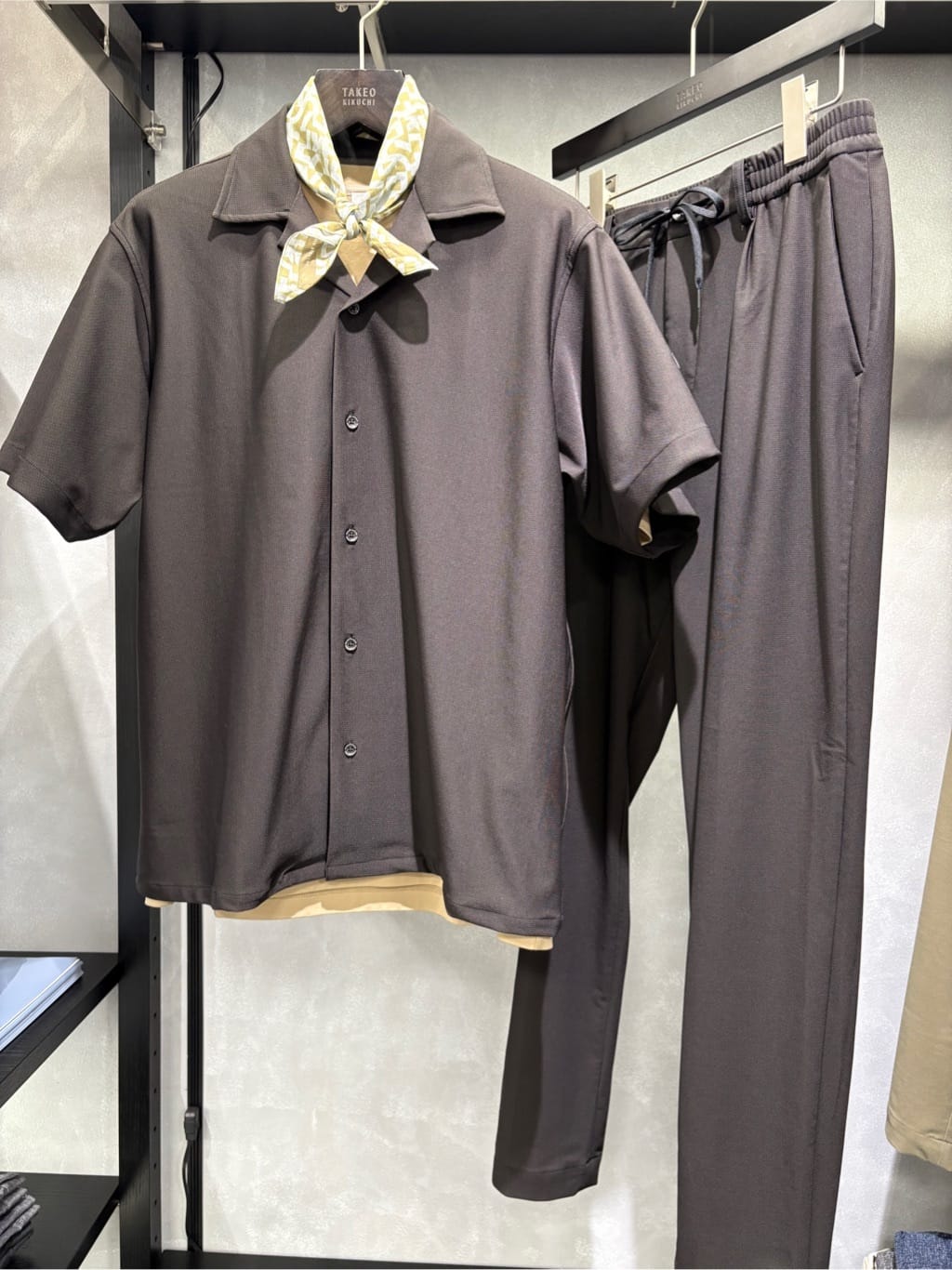 s___sさんの「TAKEO KIKUCHI｜【COOL CITY WEAR】エアートール オープンカラーシャツ /接触冷感・通気性」を使ったコーディネート