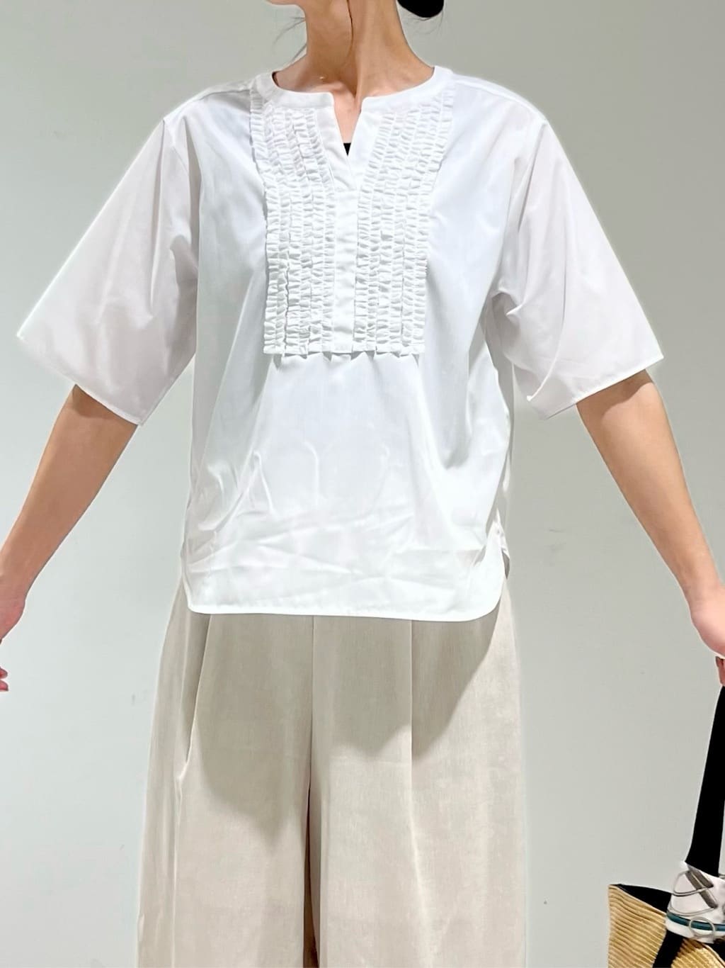shioriさんの「INDIVI｜【洗える／清涼感◎】ワイドフレアパンツ／スカーチョ」を使ったコーディネート