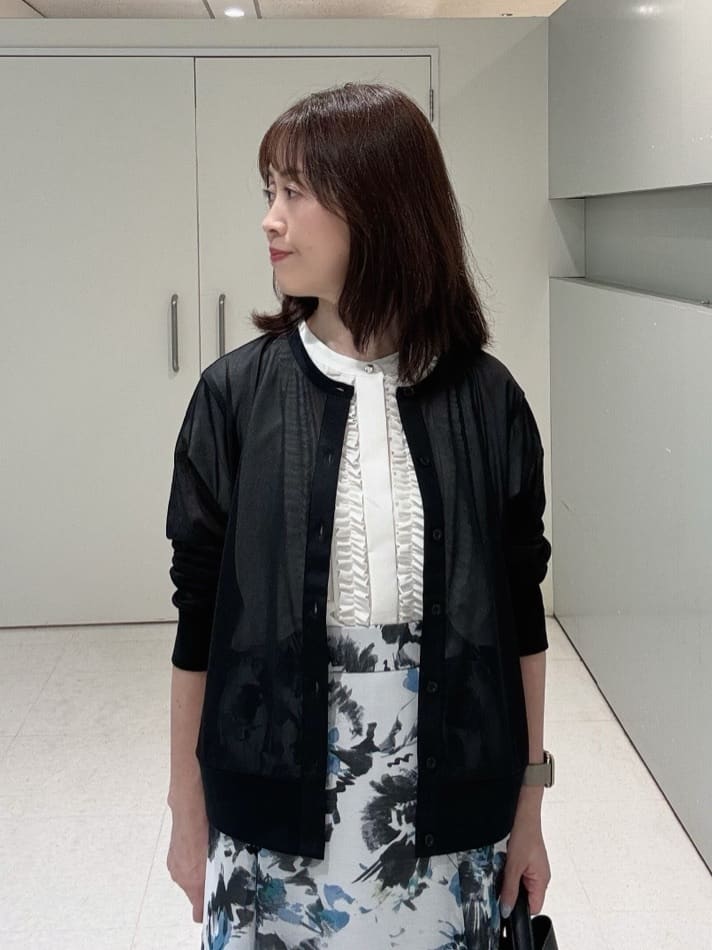 makiさんの「UNTITLED｜【シアー/後ろウエストゴム】ペイントフラワースカート」を使ったコーディネート