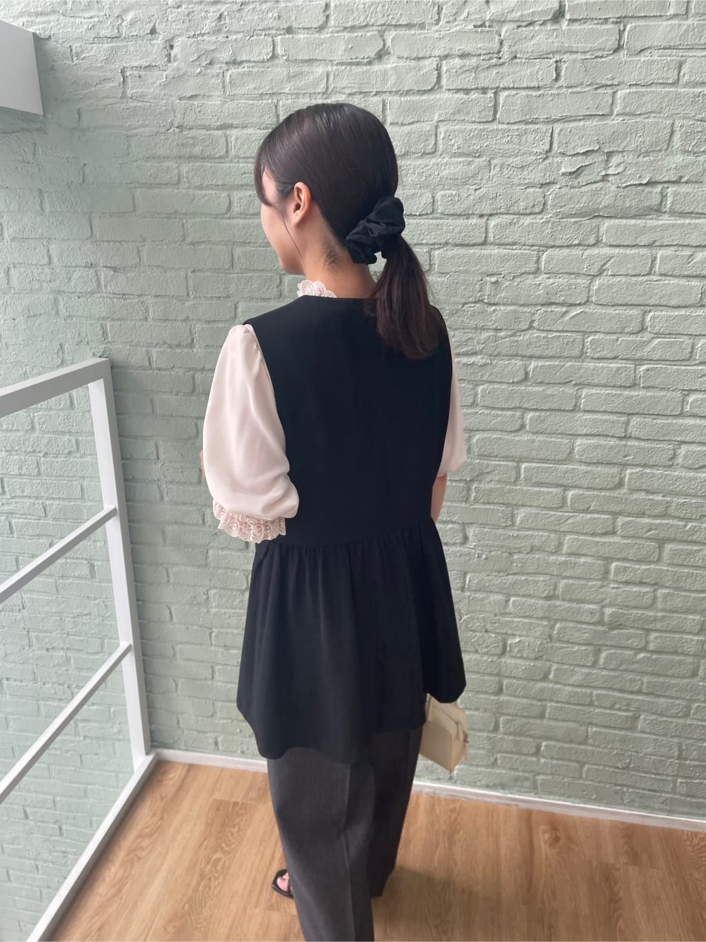 abeさんの「Couture brooch｜【華やか・大人可愛い・5分袖】エンブロレース前後2WAYブラウス」を使ったコーディネート
