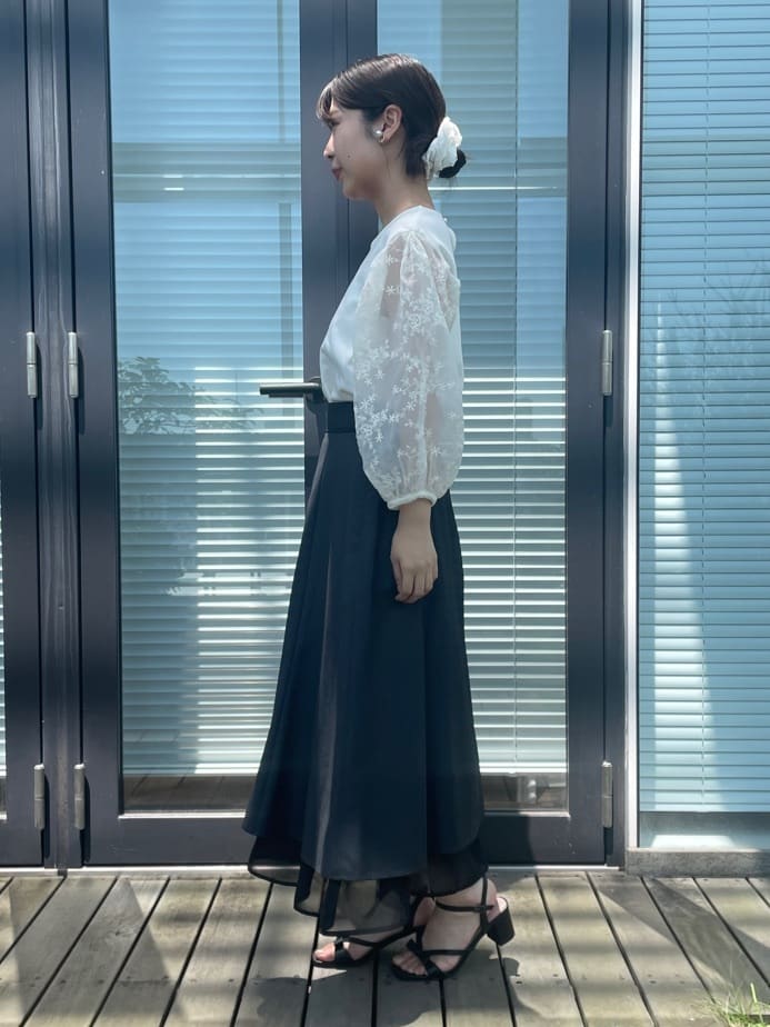 abeさんの「Couture brooch｜【接触冷感・UVカット・マシンウォッシャブル】袖レースドッキングカットソー」を使ったコーディネート