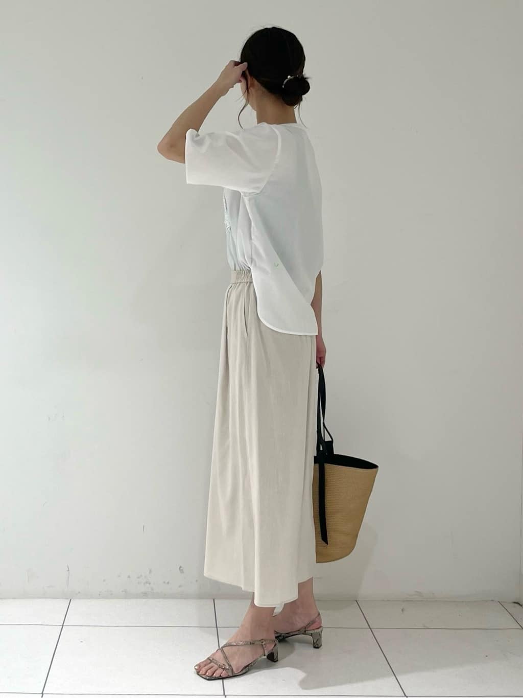 shioriさんの「INDIVI｜【洗える／清涼感◎】ワイドフレアパンツ／スカーチョ」を使ったコーディネート
