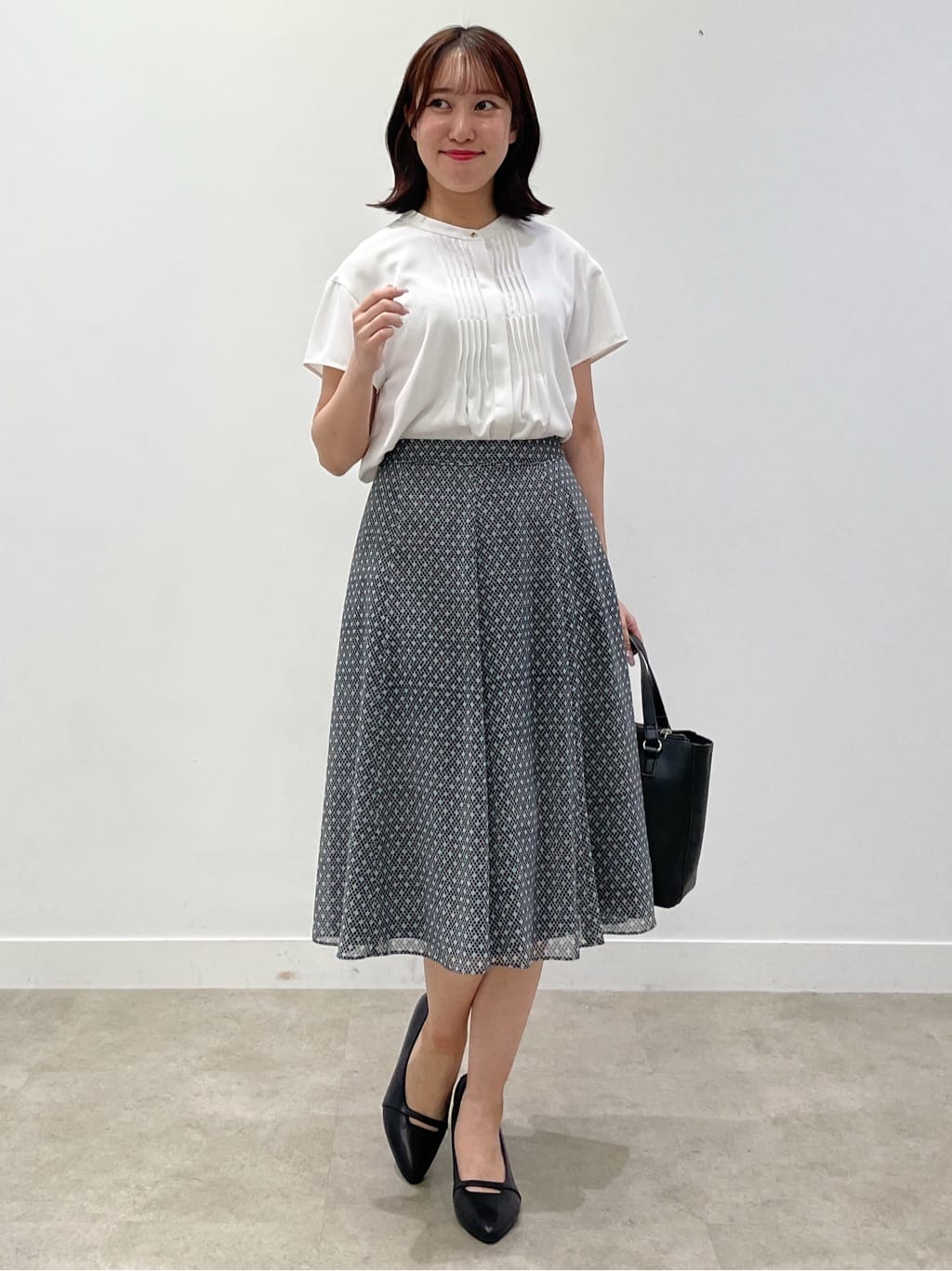 yukariさんの「Reflect｜【インナーに◎／すっきり見え！長め丈】タックデティールブラウス」を使ったコーディネート