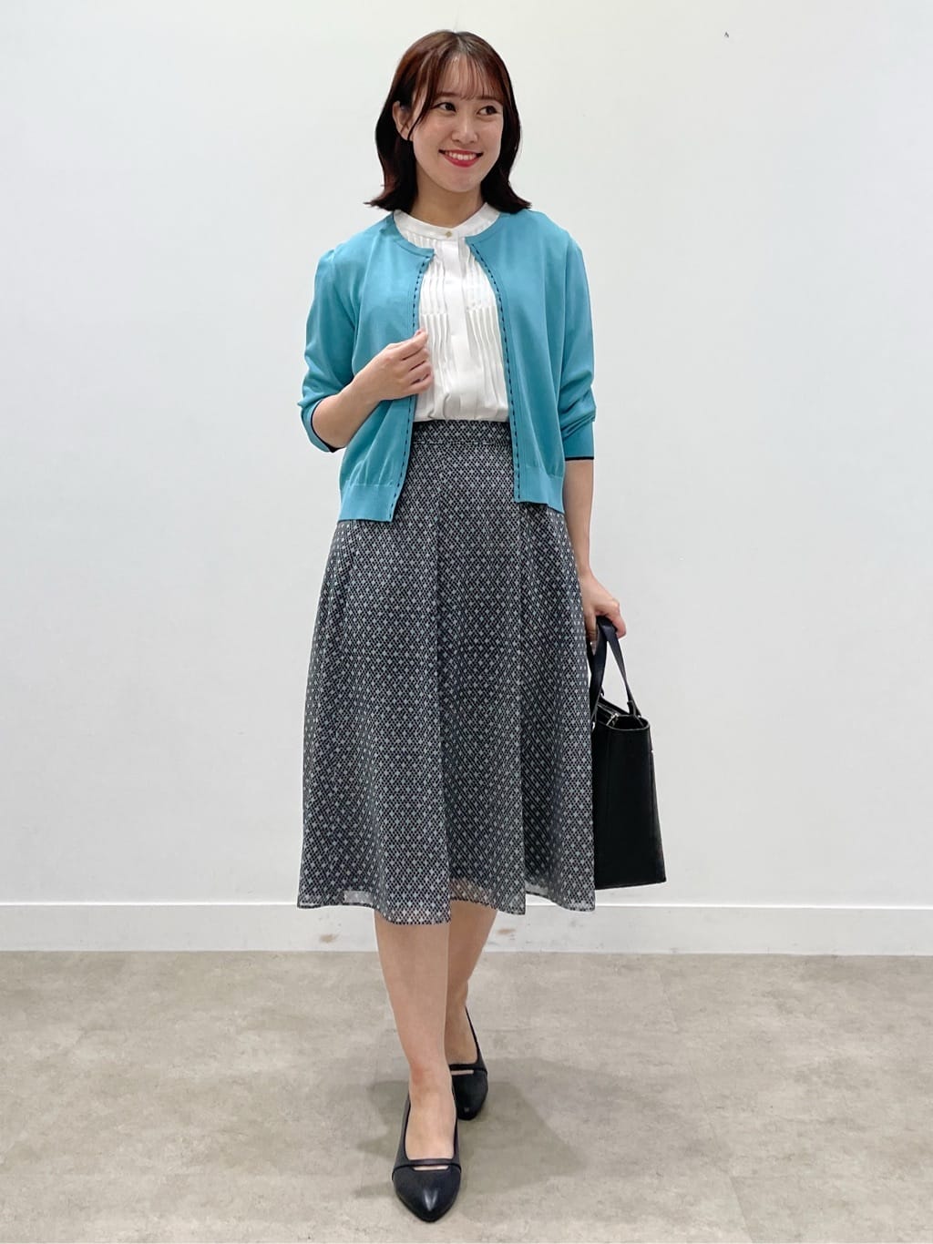 yukariさんの「Reflect｜【インナーに◎／すっきり見え！長め丈】タックデティールブラウス」を使ったコーディネート