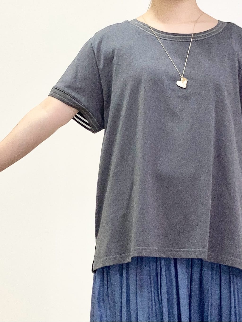 tomominさんの「Reflect｜【インナーにおすすめ◎】シアーネックデザインプルオーバー」を使ったコーディネート