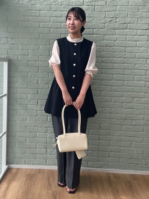 abeさんの「Couture brooch｜【華やか・大人可愛い・5分袖】エンブロレース前後2WAYブラウス」を使ったコーディネート