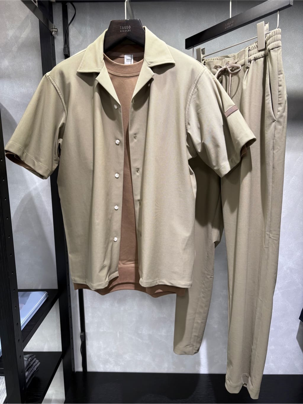 s___sさんの「TAKEO KIKUCHI｜【COOL CITY WEAR】エアートール オープンカラーシャツ /接触冷感・通気性」を使ったコーディネート