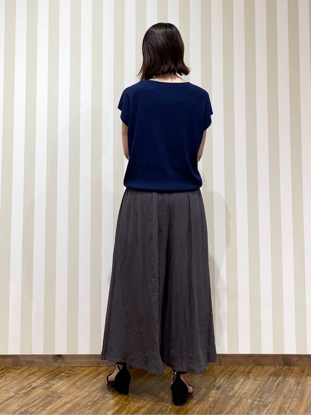 SAOさんの「SHOO･LA･RUE｜【洗える/S-LL/ひんやり】さらりと好印象　総針フレンチスリーブニット」を使ったコーディネート