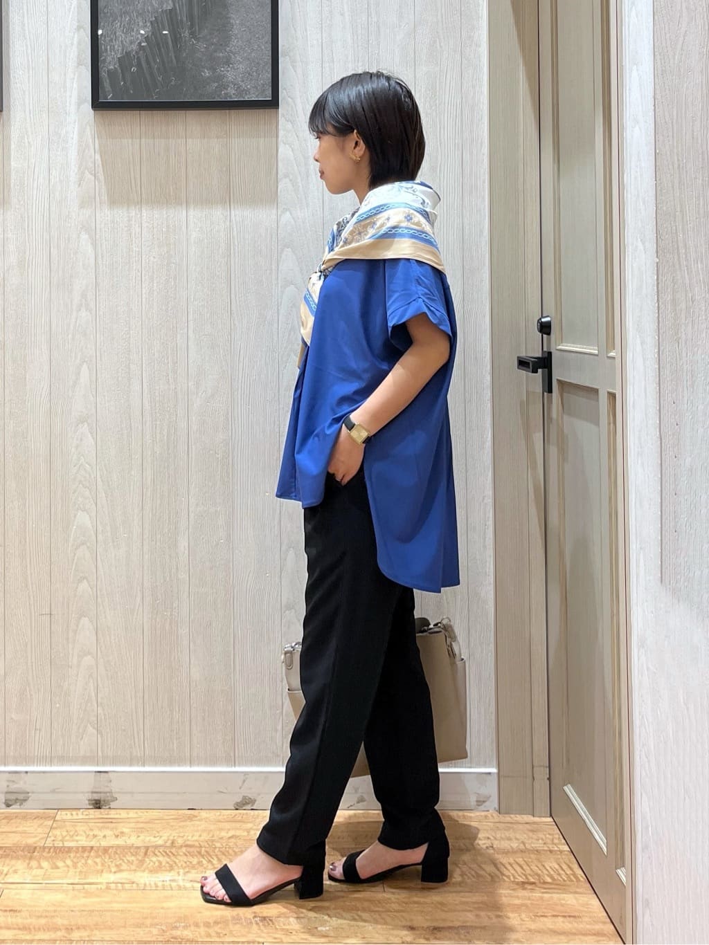 shirayuuuさんの「SHOO･LA･RUE｜【S-LL】さらりとしたタッチが上品見え ワンボタンデザイン トップス」を使ったコーディネート