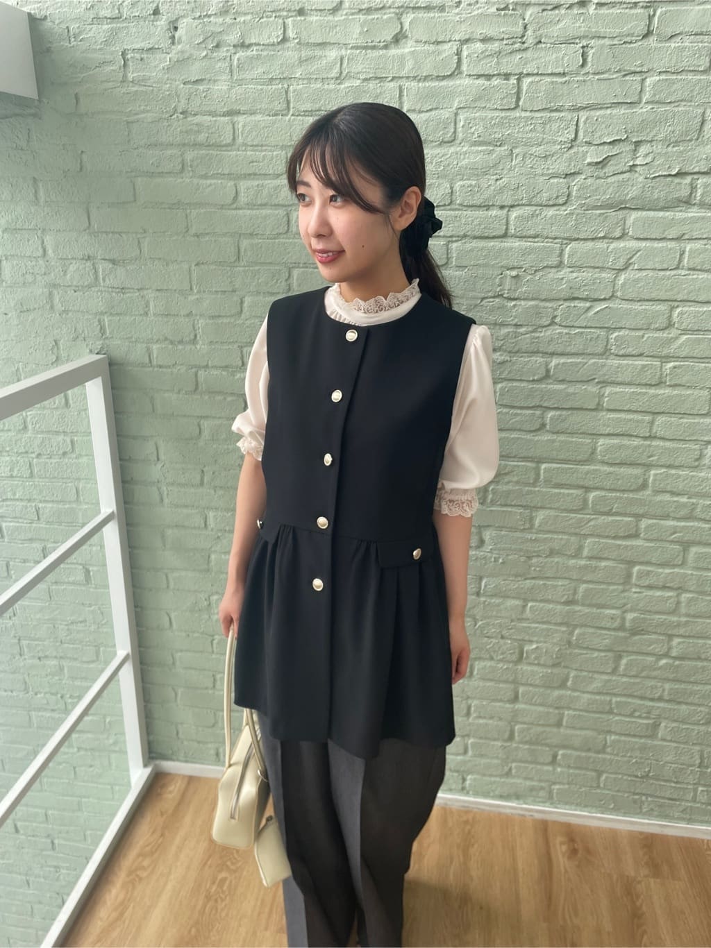 abeさんの「Couture brooch｜【華やか・大人可愛い・5分袖】エンブロレース前後2WAYブラウス」を使ったコーディネート