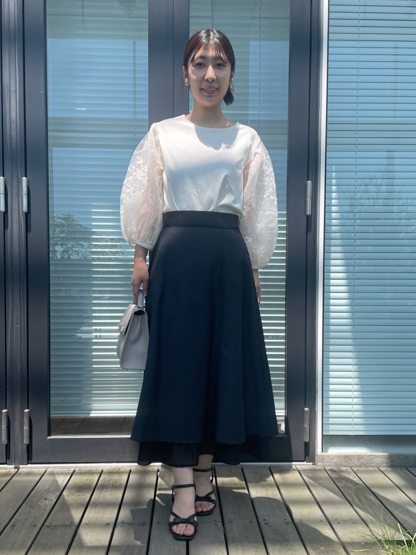 abeさんの「Couture brooch｜【接触冷感・UVカット・マシンウォッシャブル】袖レースドッキングカットソー」を使ったコーディネート