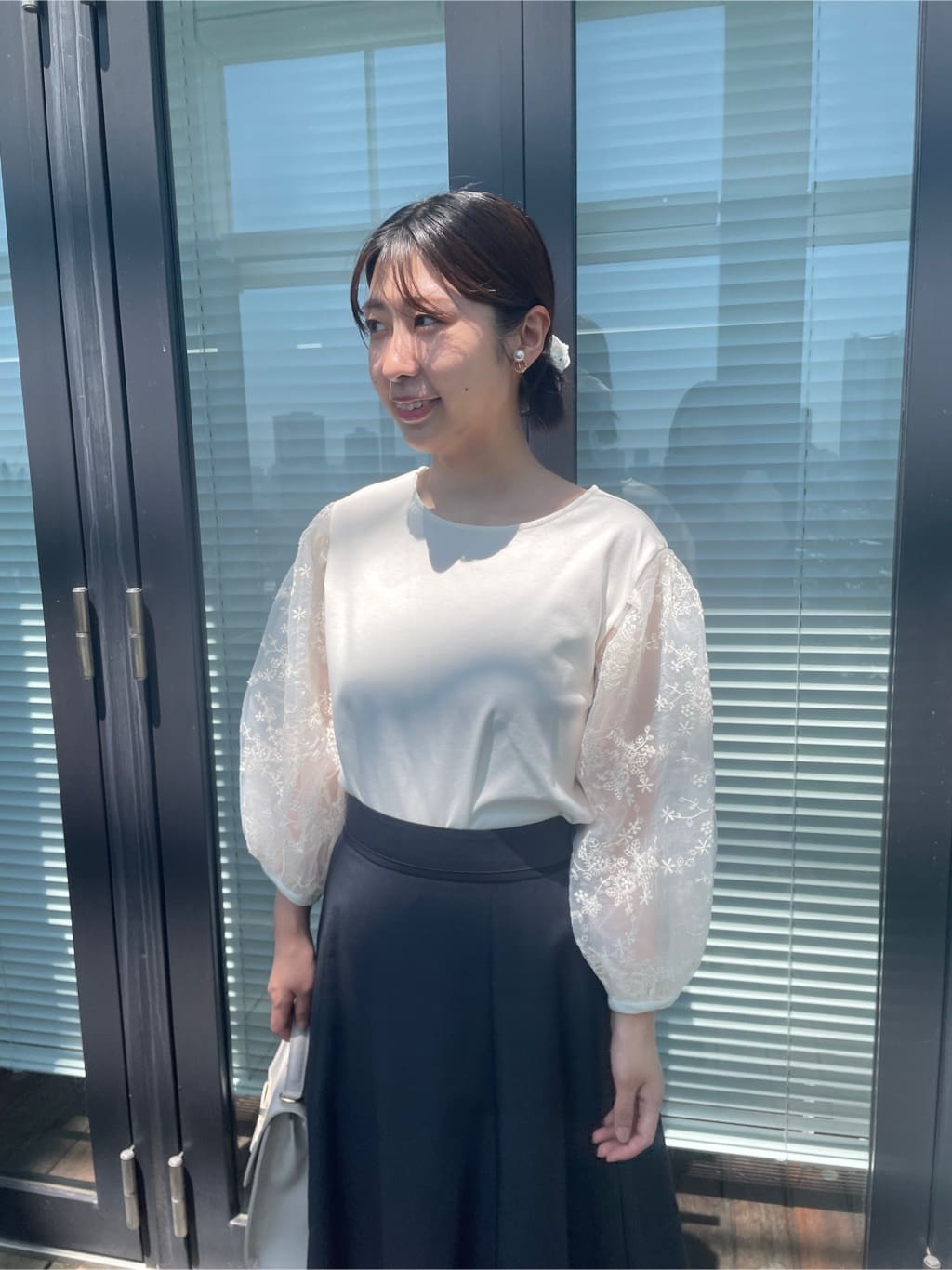 abeさんの「Couture brooch｜【接触冷感・UVカット・マシンウォッシャブル】袖レースドッキングカットソー」を使ったコーディネート