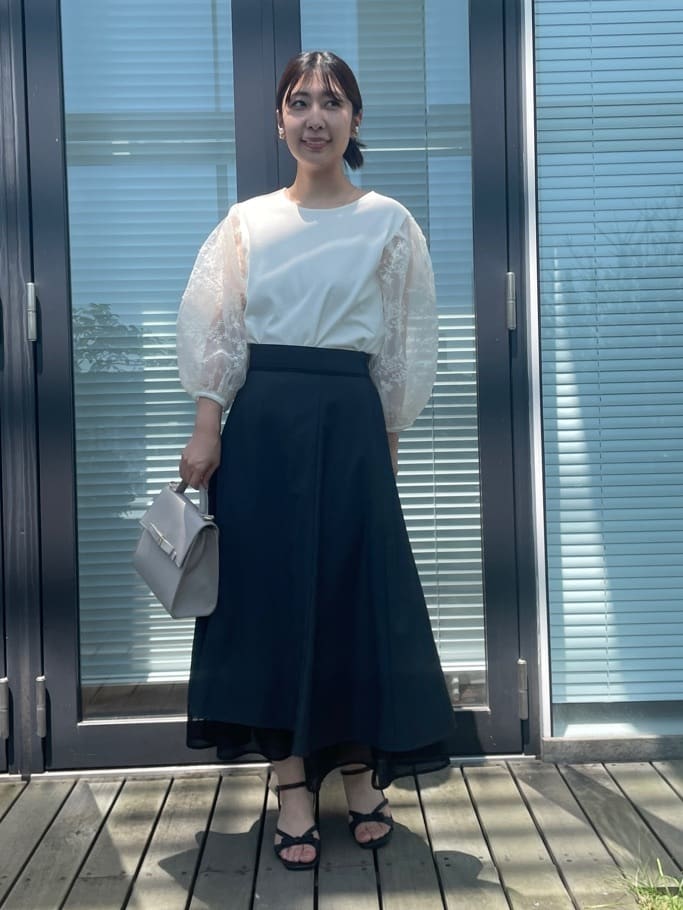 abeさんの「Couture brooch｜【接触冷感・UVカット・マシンウォッシャブル】袖レースドッキングカットソー」を使ったコーディネート