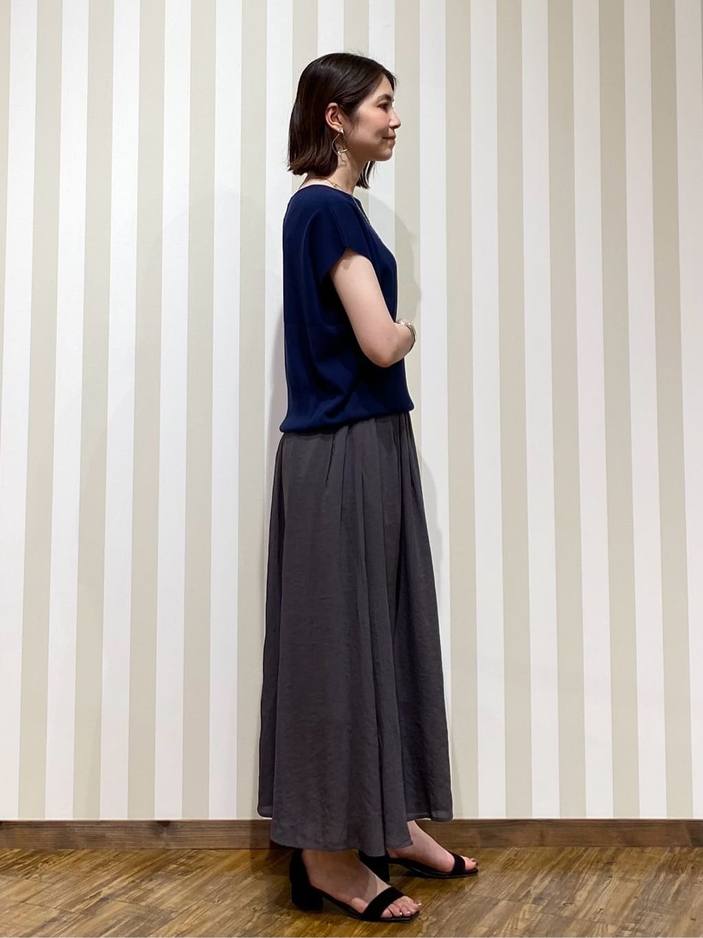 SAOさんの「SHOO･LA･RUE｜【洗える/S-LL/ひんやり】さらりと好印象　総針フレンチスリーブニット」を使ったコーディネート