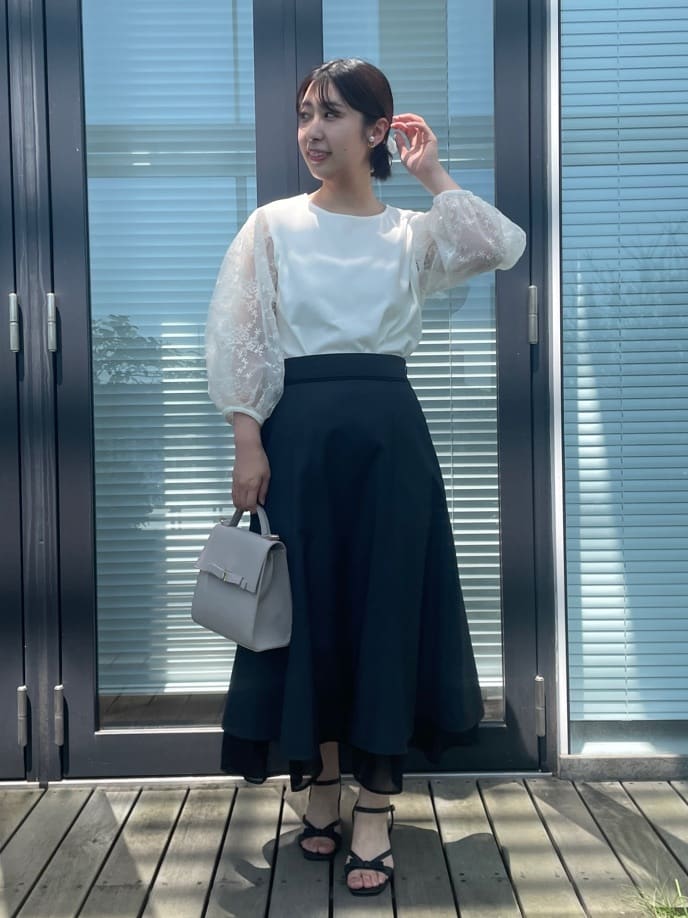 abeさんの「Couture brooch｜【接触冷感・UVカット・マシンウォッシャブル】袖レースドッキングカットソー」を使ったコーディネート