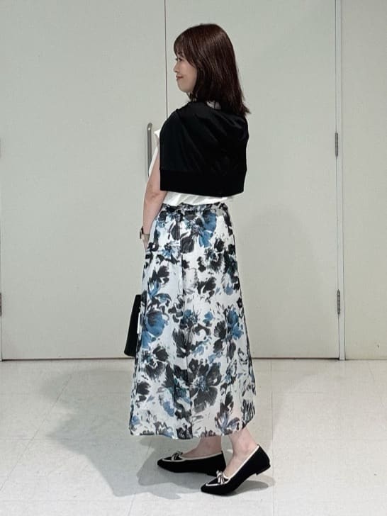 makiさんの「UNTITLED｜【シアー/後ろウエストゴム】ペイントフラワースカート」を使ったコーディネート