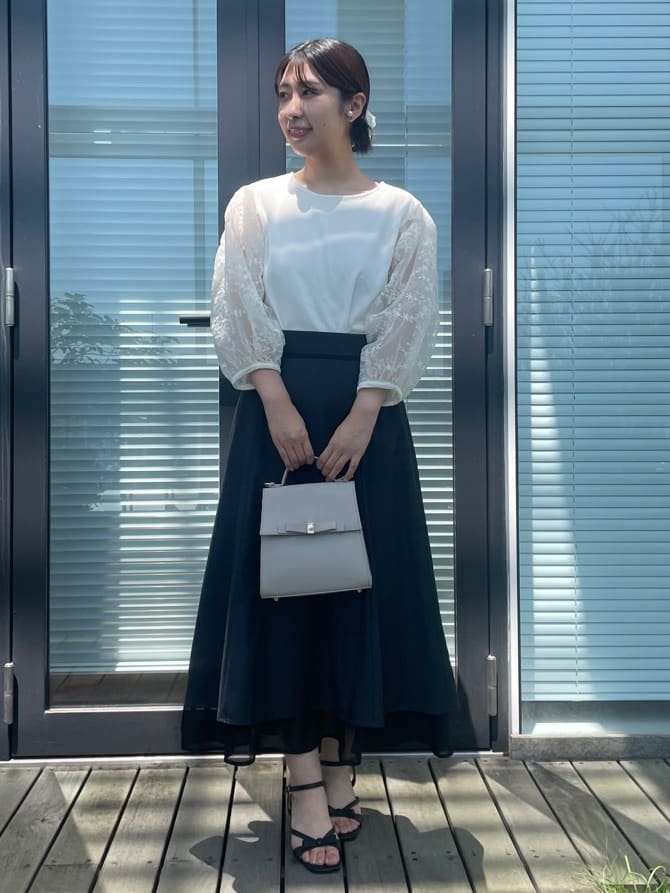 abeさんの「Couture brooch｜【接触冷感・UVカット・マシンウォッシャブル】袖レースドッキングカットソー」を使ったコーディネート