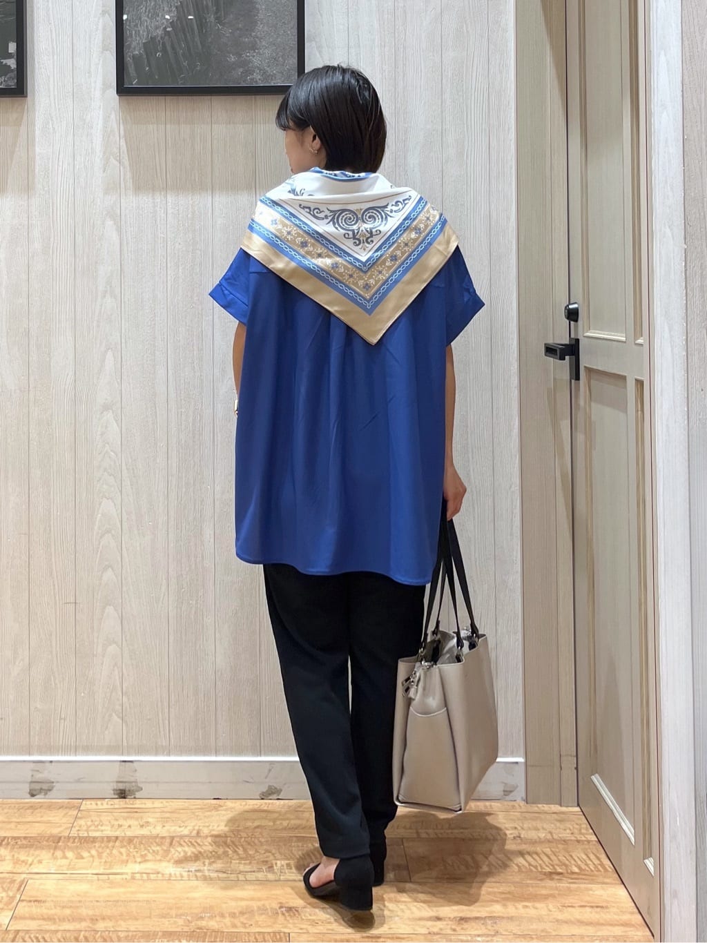 shirayuuuさんの「SHOO･LA･RUE｜【S-LL】さらりとしたタッチが上品見え ワンボタンデザイン トップス」を使ったコーディネート