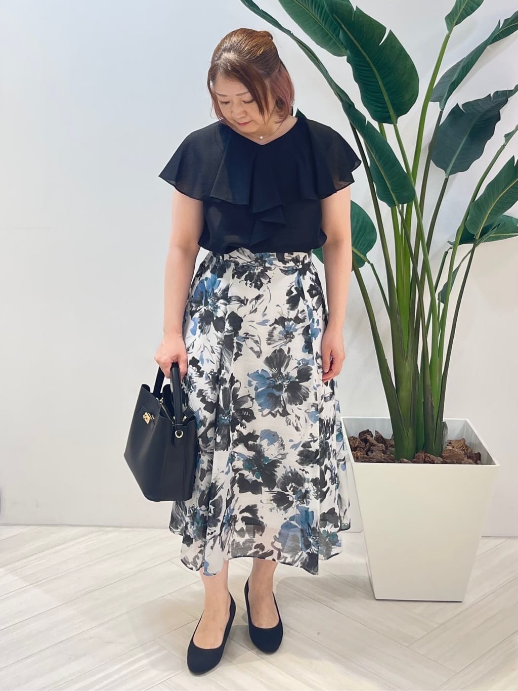 Tomoさんの「UNTITLED｜【きれいめ/洗える/フリル】ラッフルシアーブラウス」を使ったコーディネート
