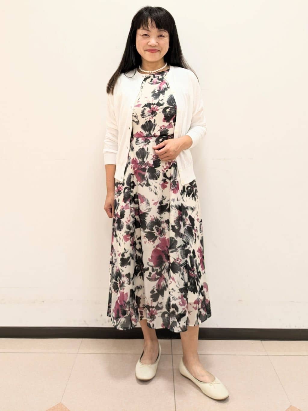 ともさんの「UNTITLED｜【シアー/エレガント/花柄/夏ワンピ】ペイントフラワーワンピース」を使ったコーディネート