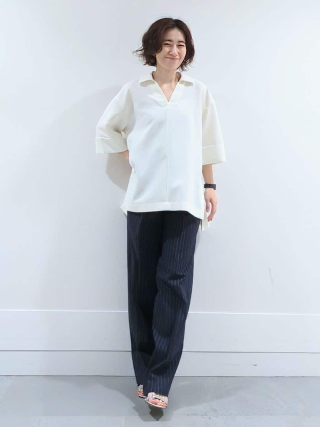 ミズタさんの「UNTITLED｜【UVカット/接触冷感/吸水速乾/ゆったり】V開きネックシャツ」を使ったコーディネート
