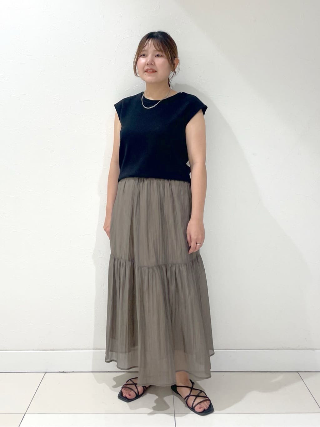 YUUKIさんの「INDIVI｜【2点セット／着回し◎】ノースリーブ＆ティアードスカート カセット服」を使ったコーディネート