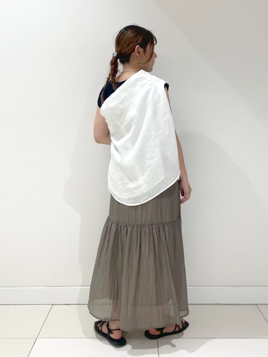 YUUKIさんの「INDIVI｜【2点セット／着回し◎】ノースリーブ＆ティアードスカート カセット服」を使ったコーディネート