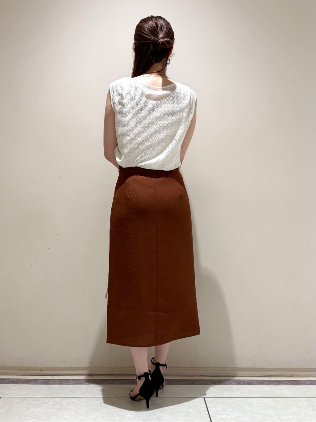 sakiさんの「COUP DE CHANCE｜【手洗い可／日本製】ノースリーブトップス」を使ったコーディネート