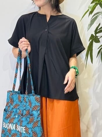 misakiさんの「SHOO･LA･RUE｜【S-LL/裏地ひんやり】スカート見えで上品に マットサテンスカーチョ」を使ったコーディネート