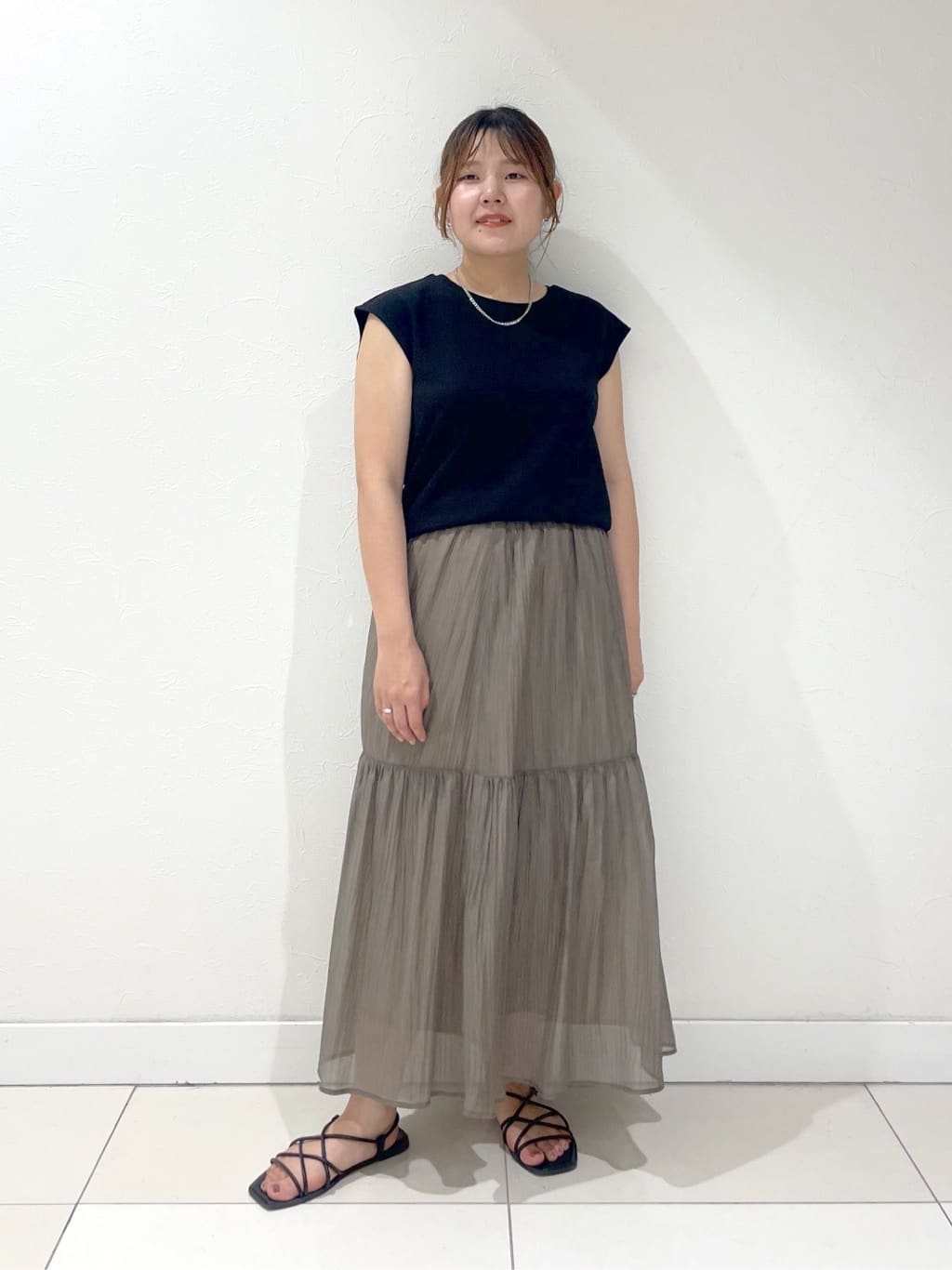 YUUKIさんの「INDIVI｜【2点セット／着回し◎】ノースリーブ＆ティアードスカート カセット服」を使ったコーディネート