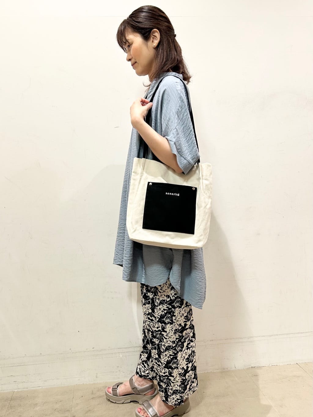 Mさんの「SHOO･LA･RUE｜【ひんやり/選べる2柄】大人のリラックスコーデに プリント柄パンツ」を使ったコーディネート
