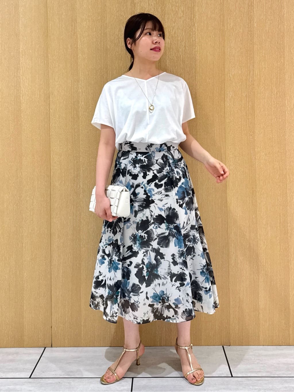 nanaさんの「UNTITLED｜【接触冷感/洗える】Vネックコットンプルオーバー」を使ったコーディネート