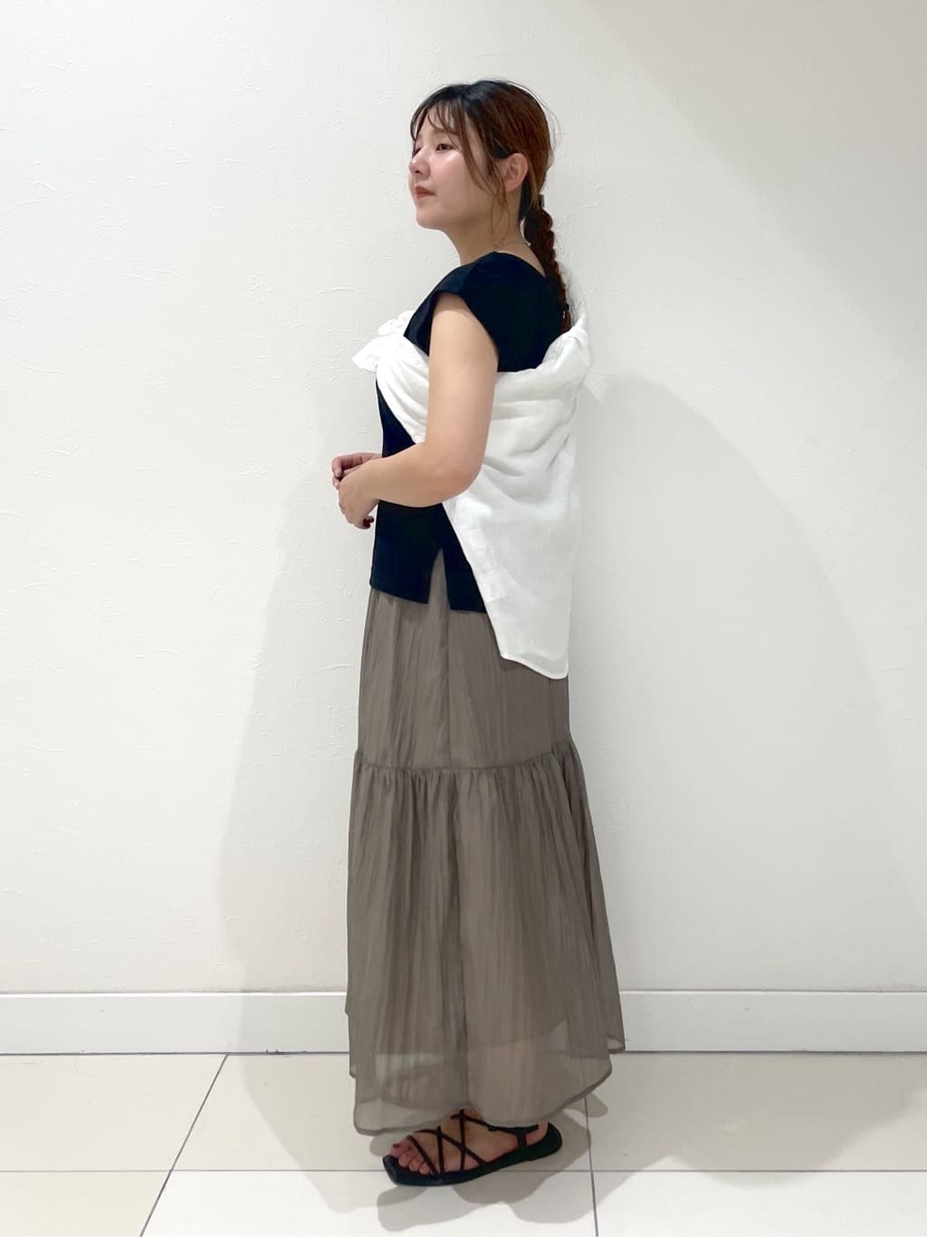 YUUKIさんの「INDIVI｜【2点セット／着回し◎】ノースリーブ＆ティアードスカート カセット服」を使ったコーディネート