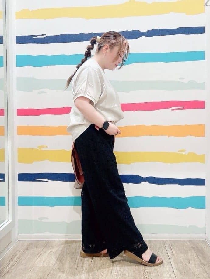 Peeさんの「SHOO･LA･RUE｜【ひんやり/洗濯後しわになりにくい】リブ切り替えドルマンブラウス」を使ったコーディネート
