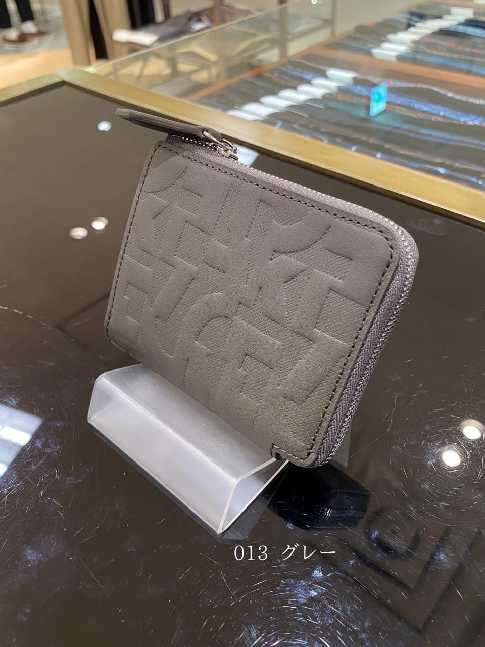小南大和さんの「TAKEO KIKUCHI｜パズルエンボス L字ジップコンパクトウォレット」を使ったコーディネート