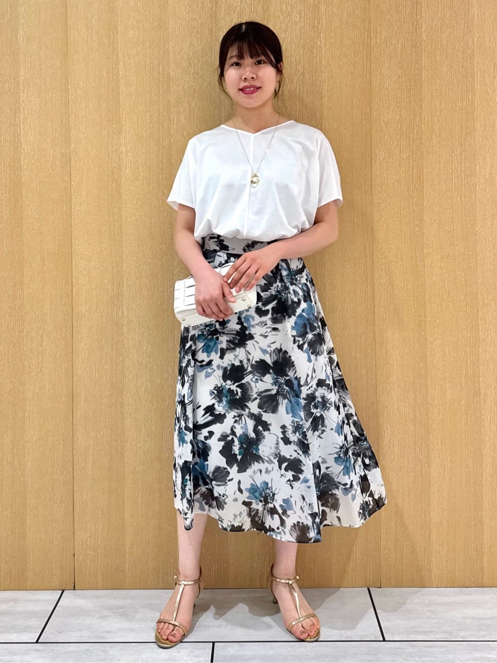 nanaさんの「UNTITLED｜【接触冷感/洗える】Vネックコットンプルオーバー」を使ったコーディネート