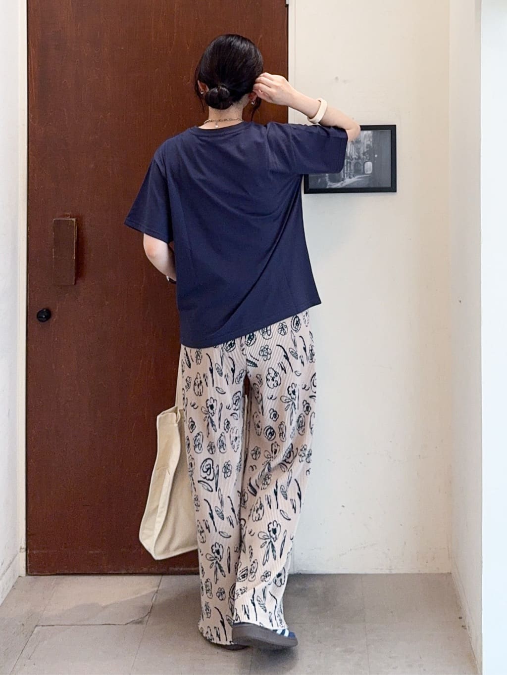 𝐇𝐢𝐫𝐨𝐦𝐢さんの「SHOO･LA･RUE｜【S-LL/ひんやり/UV】選べる6柄でそれぞれ欲しくなる プリントTシャツ」を使ったコーディネート