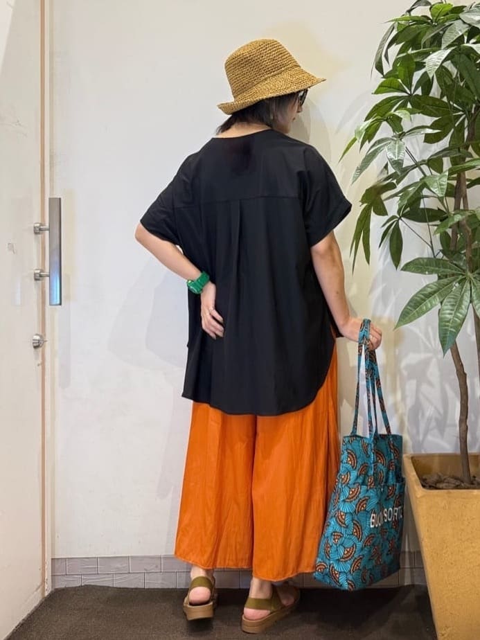 misakiさんの「SHOO･LA･RUE｜【S-LL/裏地ひんやり】スカート見えで上品に マットサテンスカーチョ」を使ったコーディネート