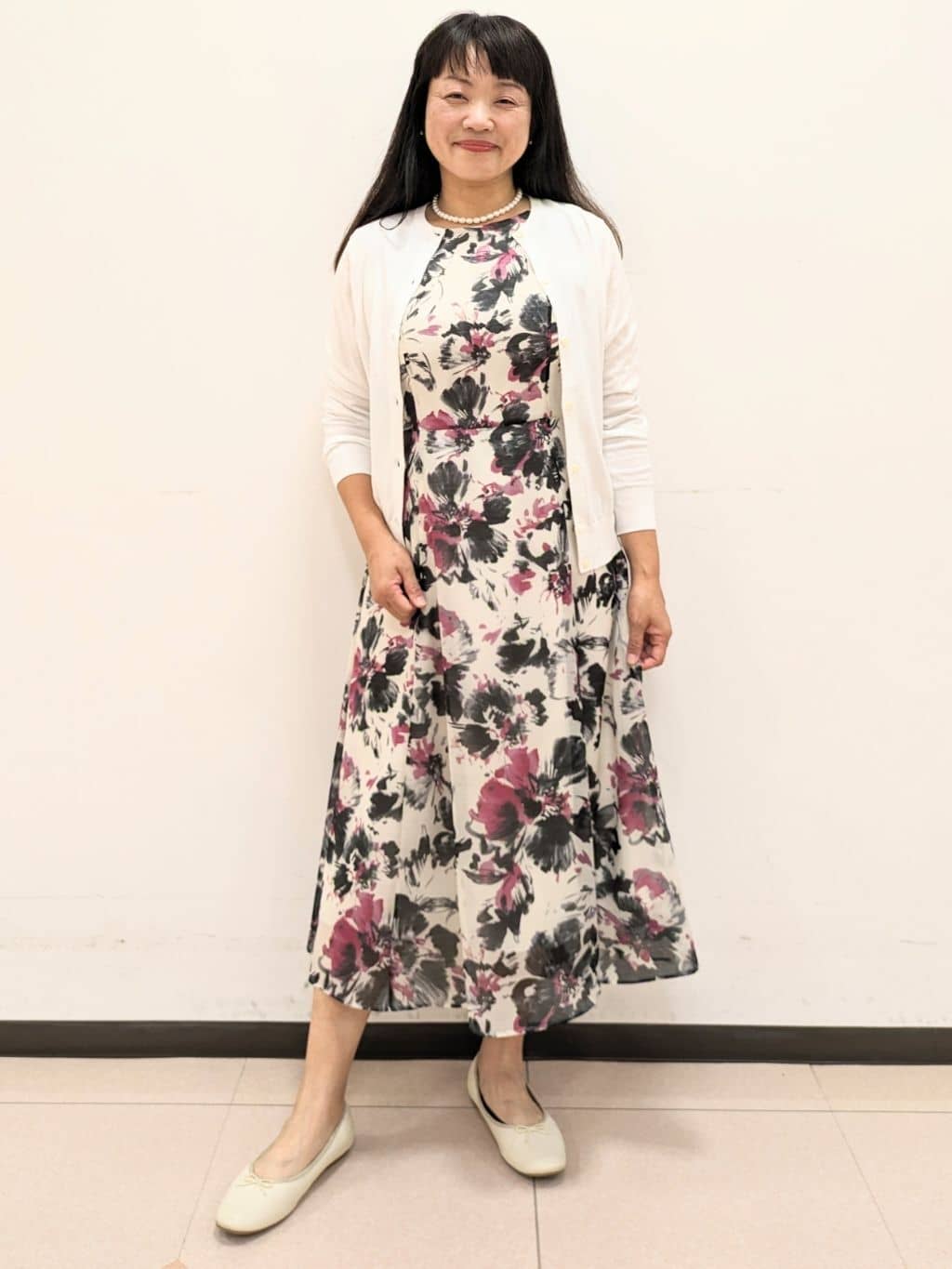 ともさんの「UNTITLED｜【シアー/エレガント/花柄/夏ワンピ】ペイントフラワーワンピース」を使ったコーディネート